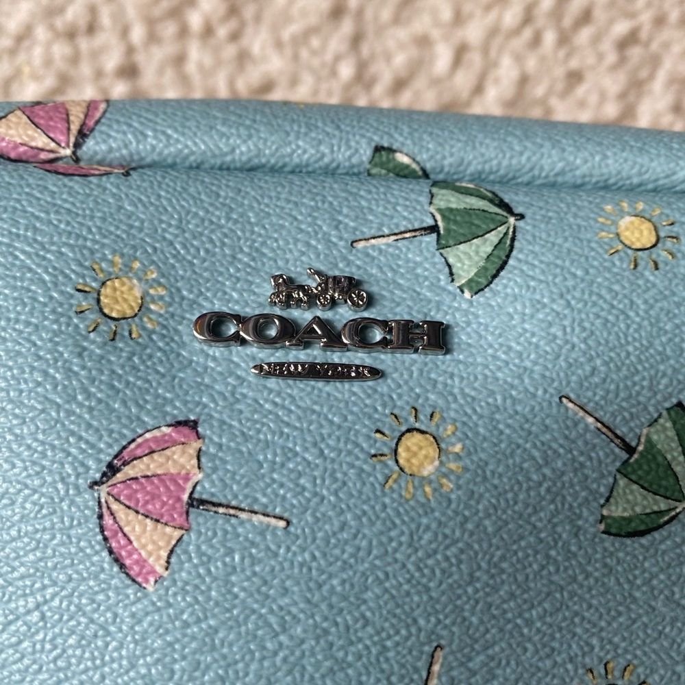 Coach - Picture 3 of 4